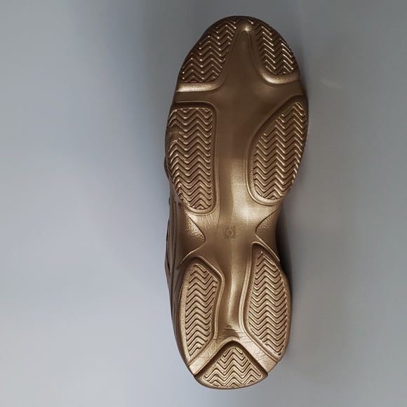 Metallic Rose gold Sneaker with gold glitter shoe laces - Picture 3 of 3